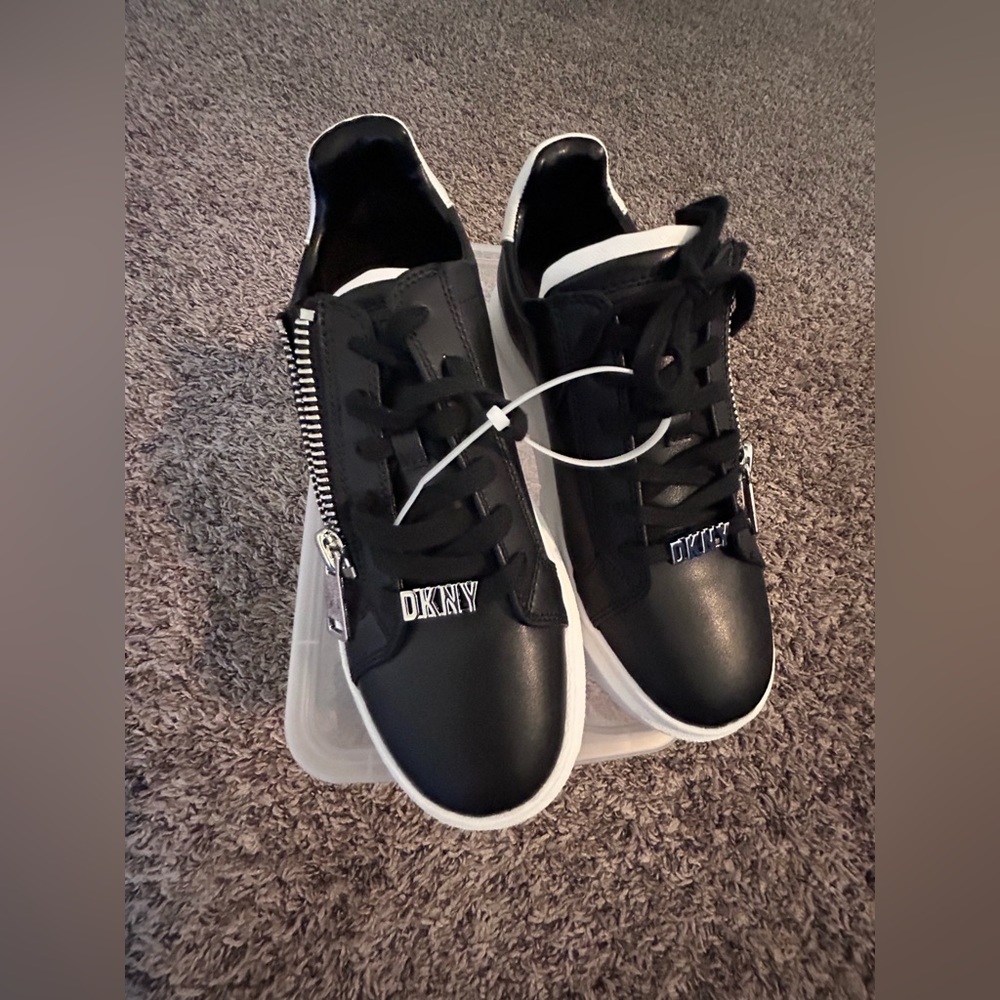 DKNY • Black & White Platform Sneaker Shoe • Women • 9.5M •